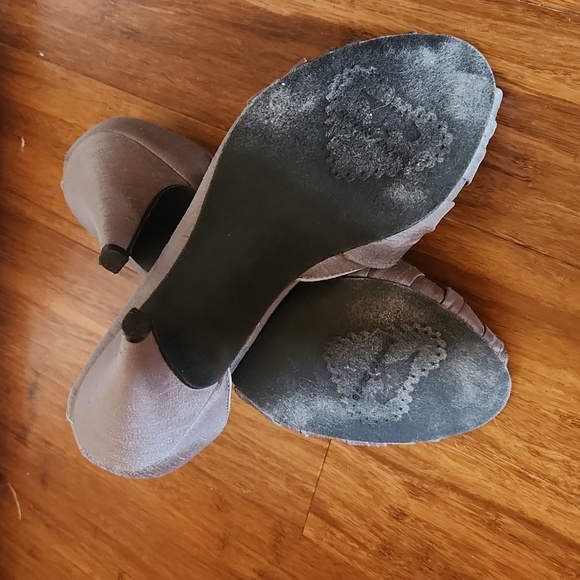 Rocket Dog Gray 4" Peep-Toe High Heels - Picture 7 of 7